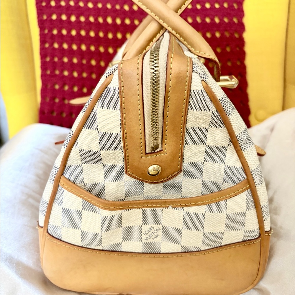 Authentic Louis Vuitton Berkely in Damier Azur - Picture 5 of 16